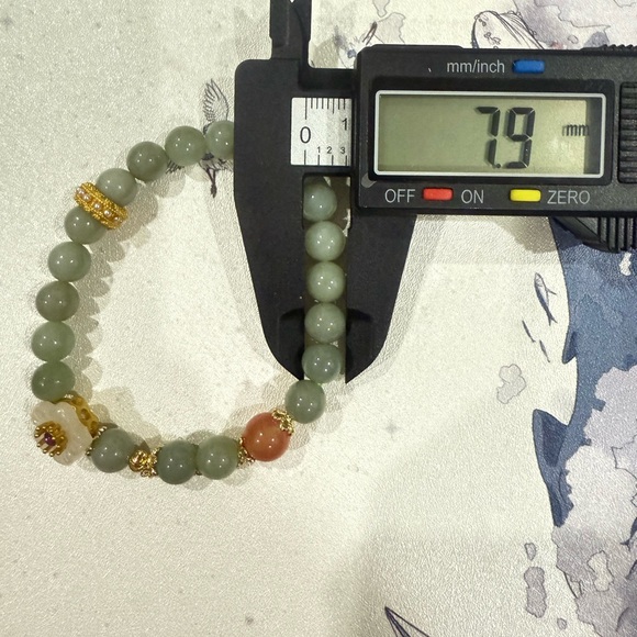 Designed Hetian Jade Beaded Bracelet with Nanhong Agate - Picture 2 of 5